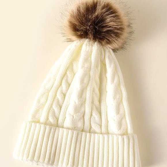 NEW Pom Pom Faux fur knitted Beanie Toque - Picture 3 of 4